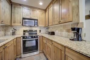 House (3 Bedrooms) | Private kitchen