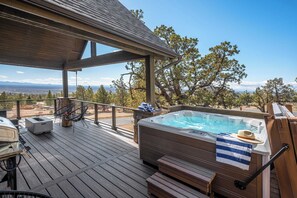 Terrace/patio - Starview at Brasada Ranch Resort by Avantstay Stunning Home w/ Hottub & Close To World Class Golf! (Powell Butte)