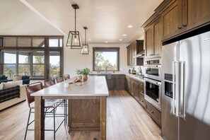 Interior - Starview at Brasada Ranch Resort by Avantstay Stunning Home w/ Hottub & Close To World Class Golf! (Powell Butte)