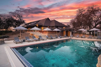 Cathedral by Avantstay Charming Secluded Estate w/ Sauna, Pool T