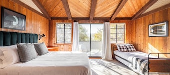 Cathedral by Avantstay Charming Secluded Estate w/ Sauna, Pool Table & Views of the Rolling Hills