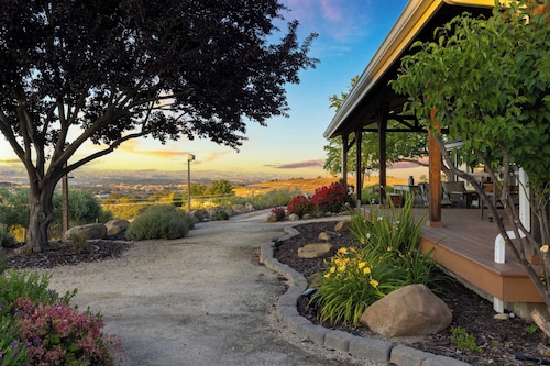Olive Ranch by Avantstay Enjoy Sunsets Over the Valley 4.5 Acre Ranch Home