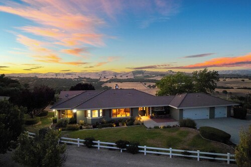 Olive Ranch by Avantstay Enjoy Sunsets Over the Valley 4.5 Acre Ranch Home