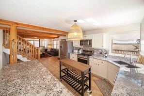 Frigorífic, microones, forn i placa de cuina 