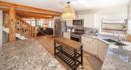 Rocky Mountain Vista Fabulous New Cabin 3bed/2bath