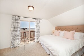 3 bedrooms, desk, travel cot, WiFi