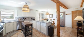 Rocky Mountain Vista Fabulous New Cabin 3bed/2bath