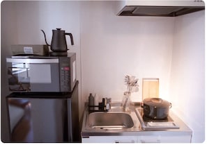 冰箱、微波炉、炉灶、厨具/餐具