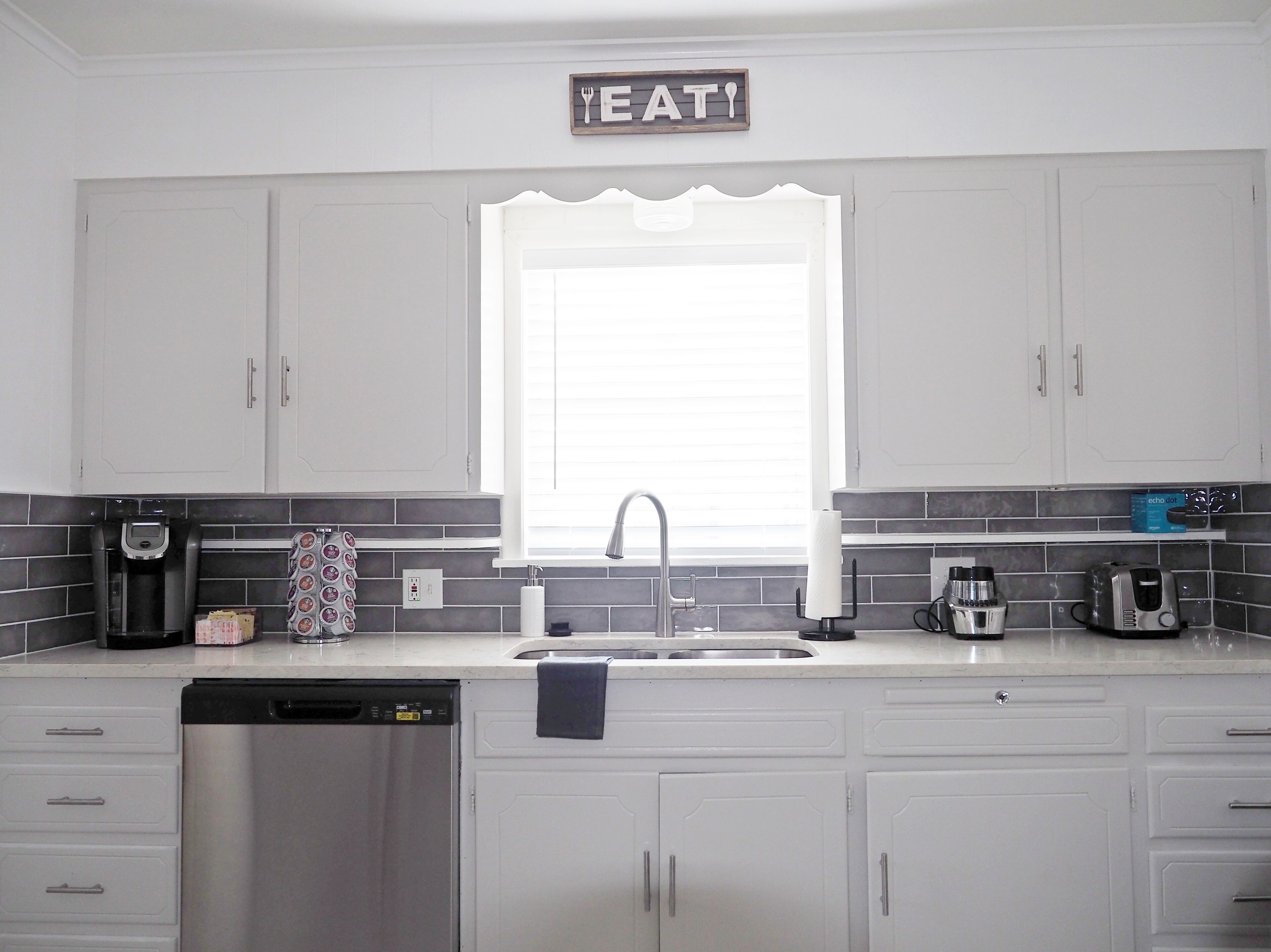 King Bed w Workspace, Fast WiFi & Fenced Backyard