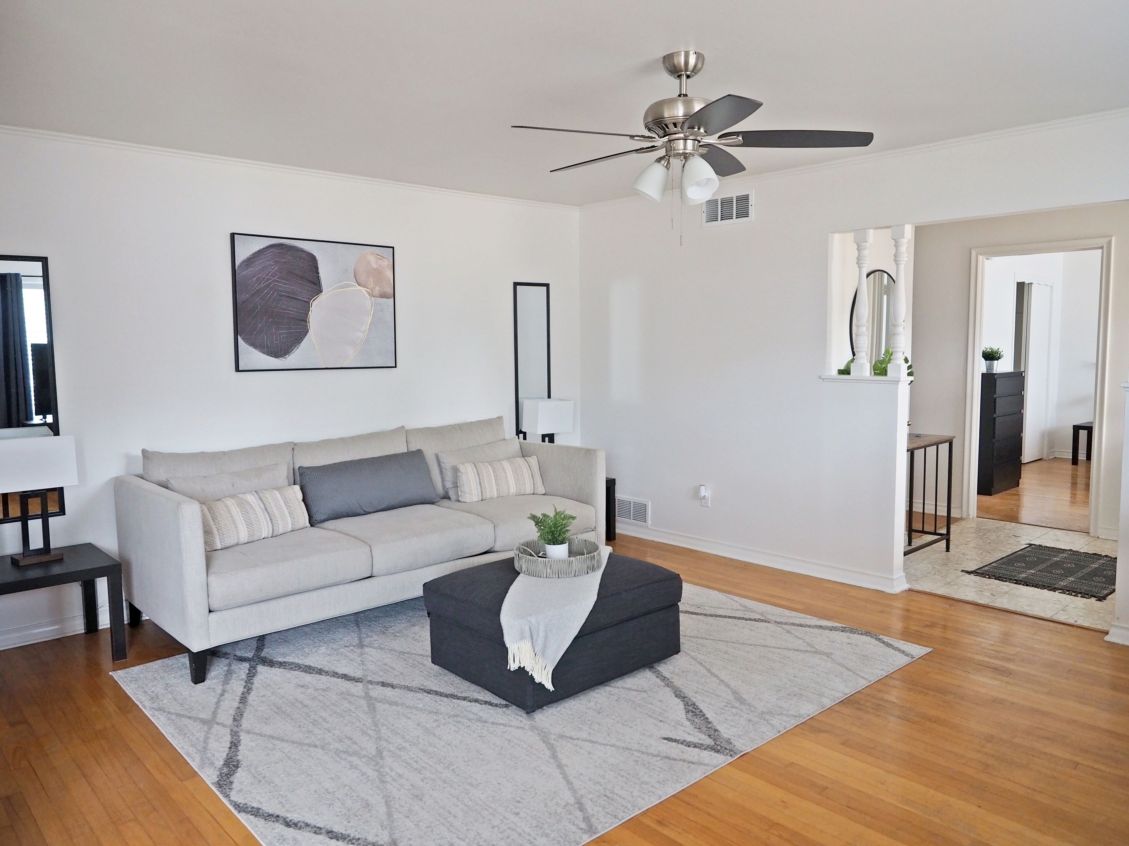 King Bed w Workspace, Fast WiFi & Fenced Backyard