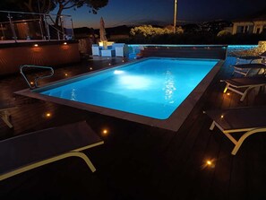 Outdoor pool, a heated pool