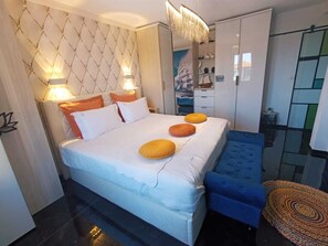 4 Schlafzimmer, Zimmersafe, Schreibtisch, Bügeleisen/Bügelbrett