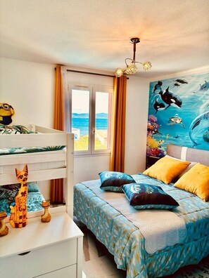 4 bedrooms, in-room safe, desk, iron/ironing board