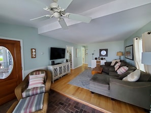 Smart TV, fireplace, DVD player, books