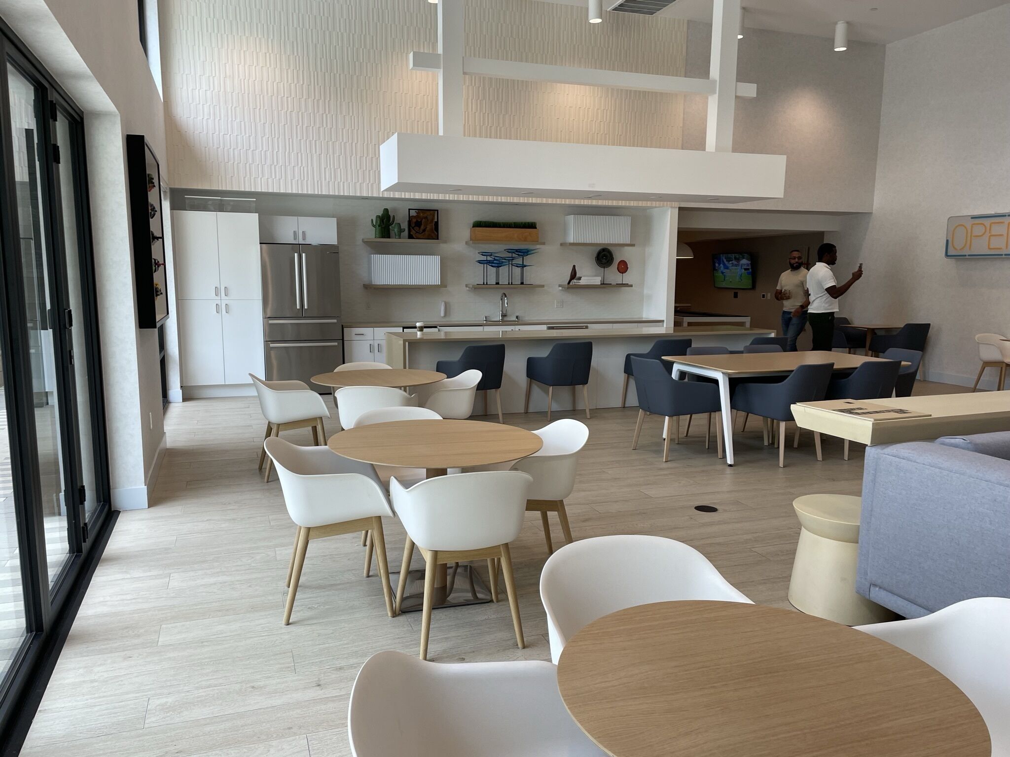 Luxury Furnished Apartment West San Jose with Many Amenities 