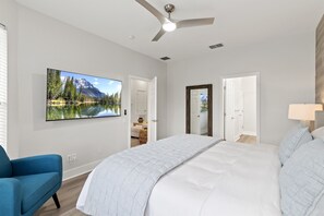 5 bedrooms, iron/ironing board, travel cot, free WiFi - Fully Renovated w Heated pool, 3 miles from Disney (Kissimmee)