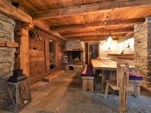 Dining - Beautiful private villa for 8 guests with WIFI, hot tub, TV, terrace and pets allowed (Madesimo)