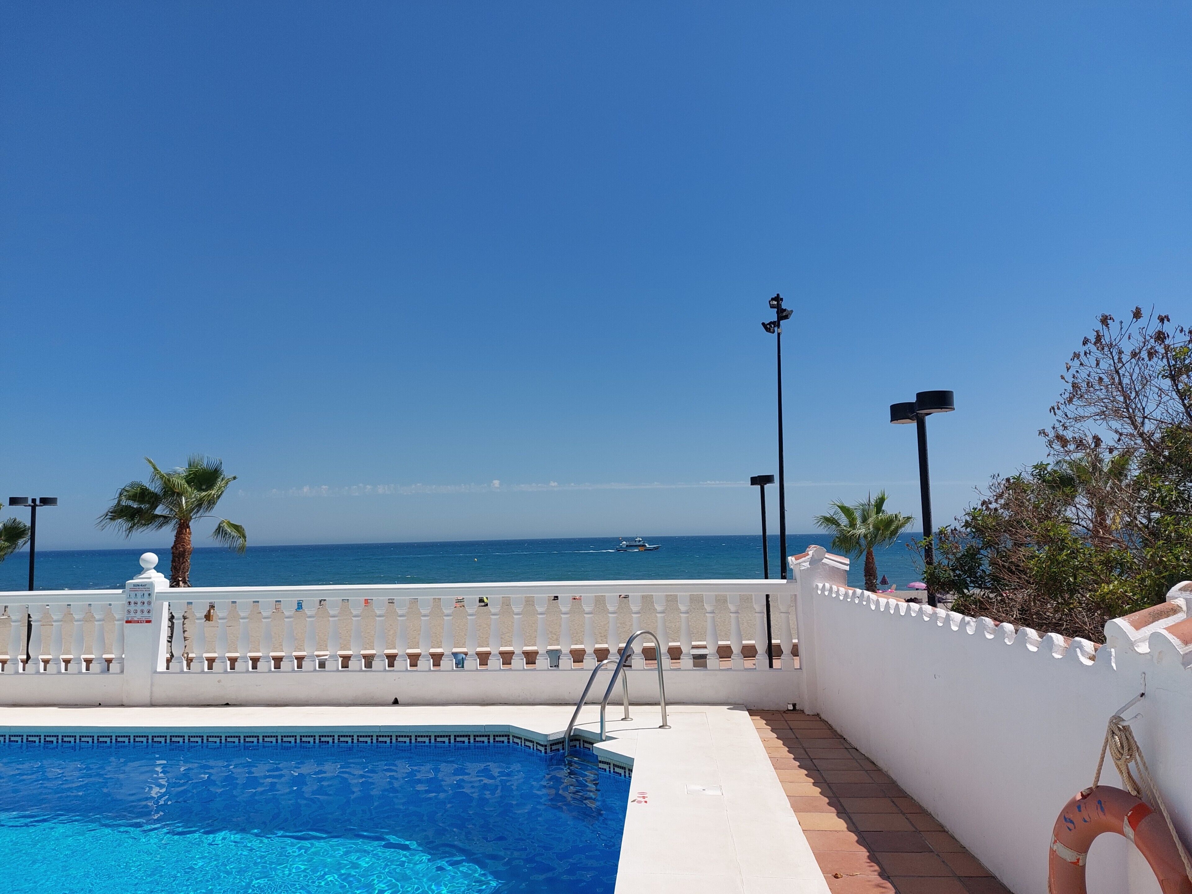 Sunray Facing the beach, on the promenade of Fuengirola!