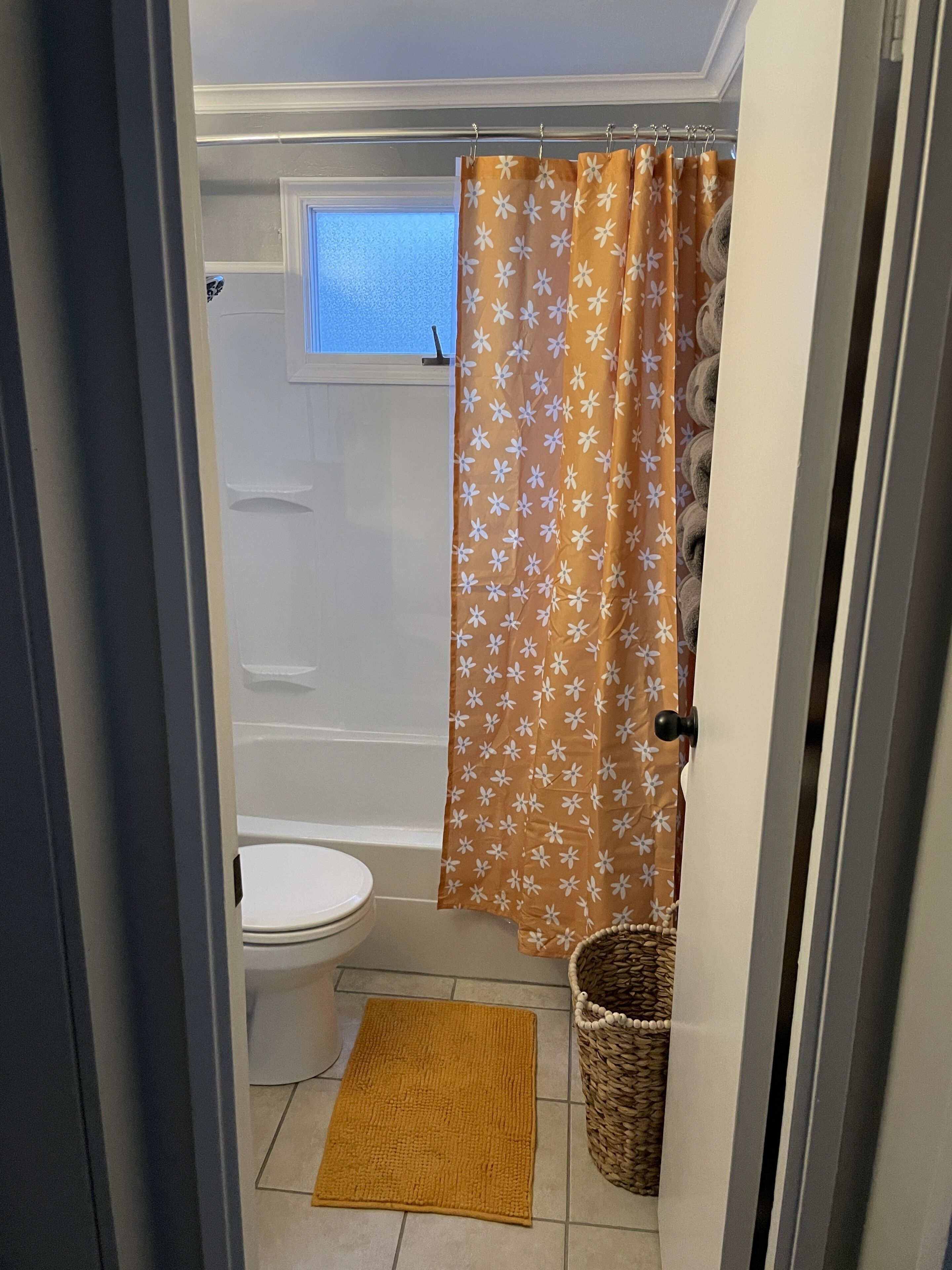 Cozy, Cheery, & Central Location to all EUP has to offer!