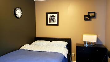 2 Schlafzimmer, Bügeleisen/Bügelbrett, Bettwäsche