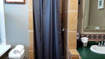 Dusche, Haartrockner, Handtücher, Seife