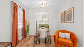 2 chambres, fer et planche à repasser, Wi-Fi gratuit, draps fournis