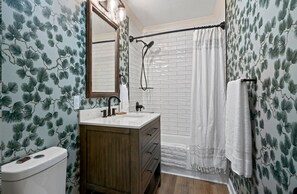 Combined shower/bathtub, hair dryer, towels, soap