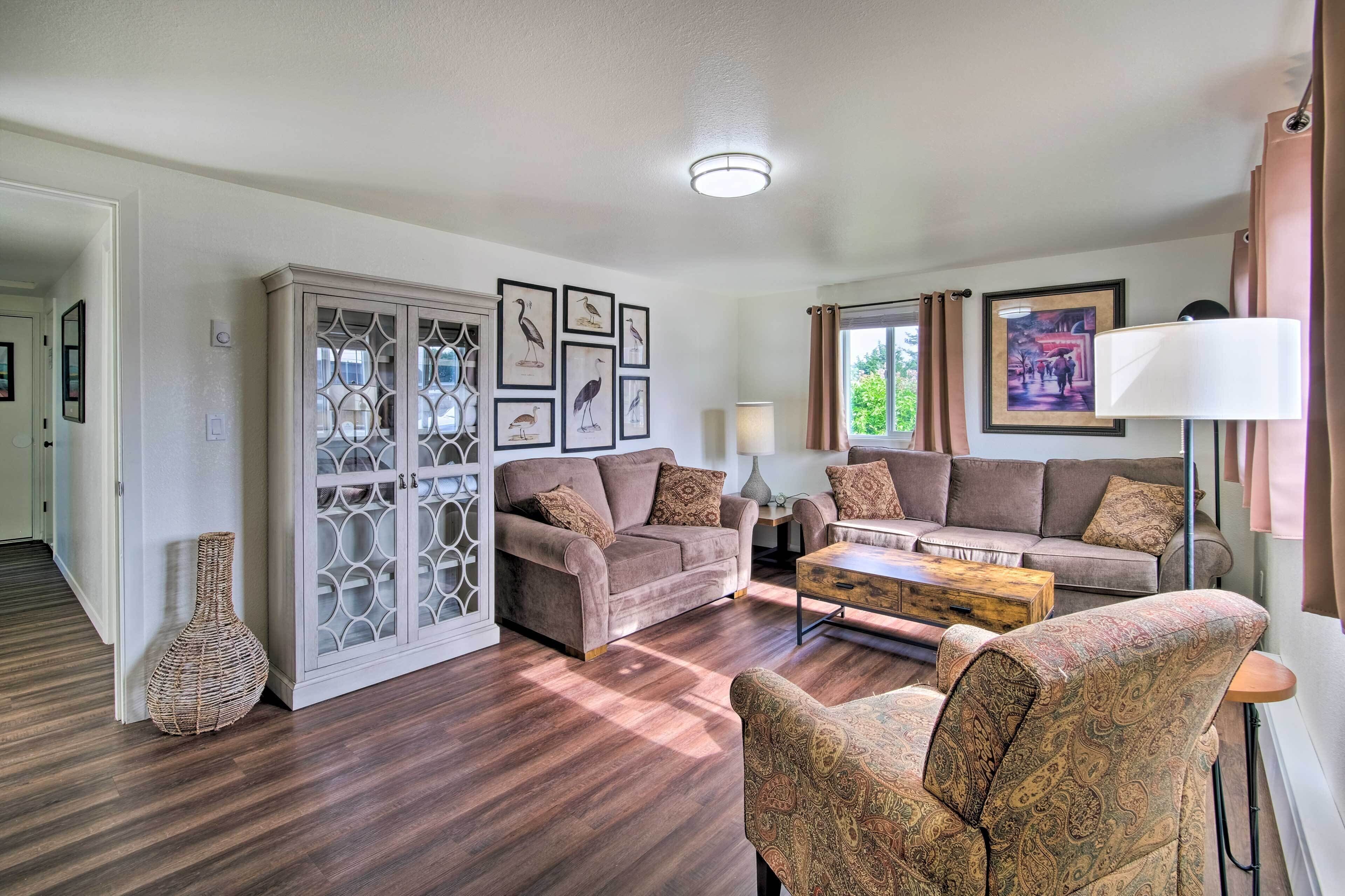 North Bend Home w/ Cornhole Court & Putting Green