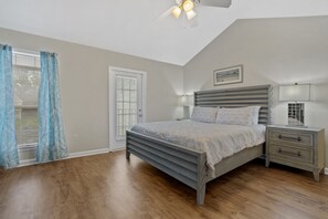 3 bedrooms, iron/ironing board, free WiFi, bed sheets - Spacious and comfortable townhome close to the beach! POOL! (Gulfport)