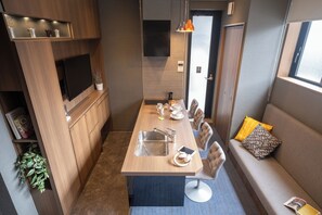 Signature Group Dining, Non Smoking | Private kitchen | Mini-fridge, microwave, stovetop, electric kettle