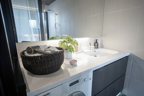 Terrace Twin Suite, Non Smoking | Bathroom - ORI Rokkaku (Kyoto)