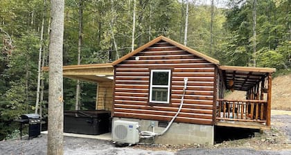 KING BED Cozy Cabin on the Hatfield McCoy trails