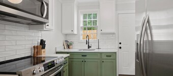 Cozy Cottage near Downtown Laurel!