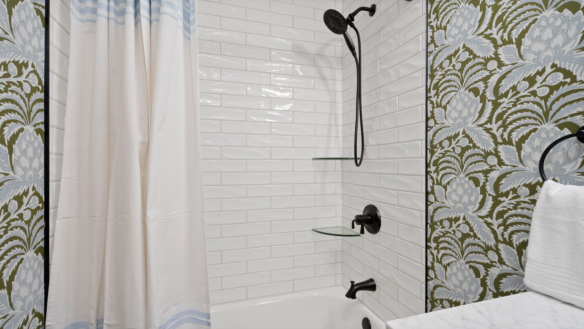 Cozy Cottage near Downtown Laurel!