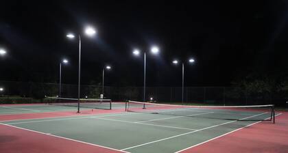 Cozy Escape w/Fireplace seconds away from Cherry Hill Mall