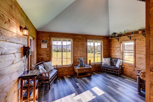 The Caboose | Mtn Views | Farm Animals + Fire Pit!