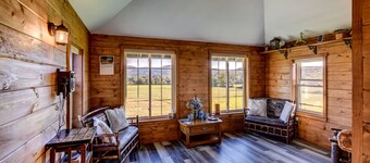 The Caboose | Mtn Views | Farm Animals + Fire Pit!