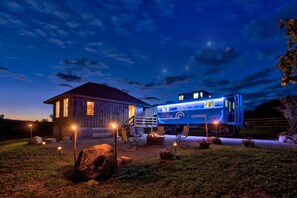 المنشأة من الخارج