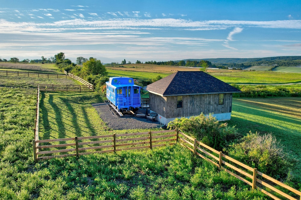 The Caboose | Mtn Views | Farm Animals + Fire Pit!