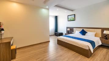 Phòng 4 Cao cấp, 2 giường cỡ queen, quang cảnh thành phố | Bộ đồ giường kháng dị ứng, minibar, bàn