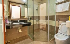 Deluxe Double Room | Bathroom | Free toiletries, hair dryer, towels - S79 Noi Bai Airport Hotel (Hanoi)