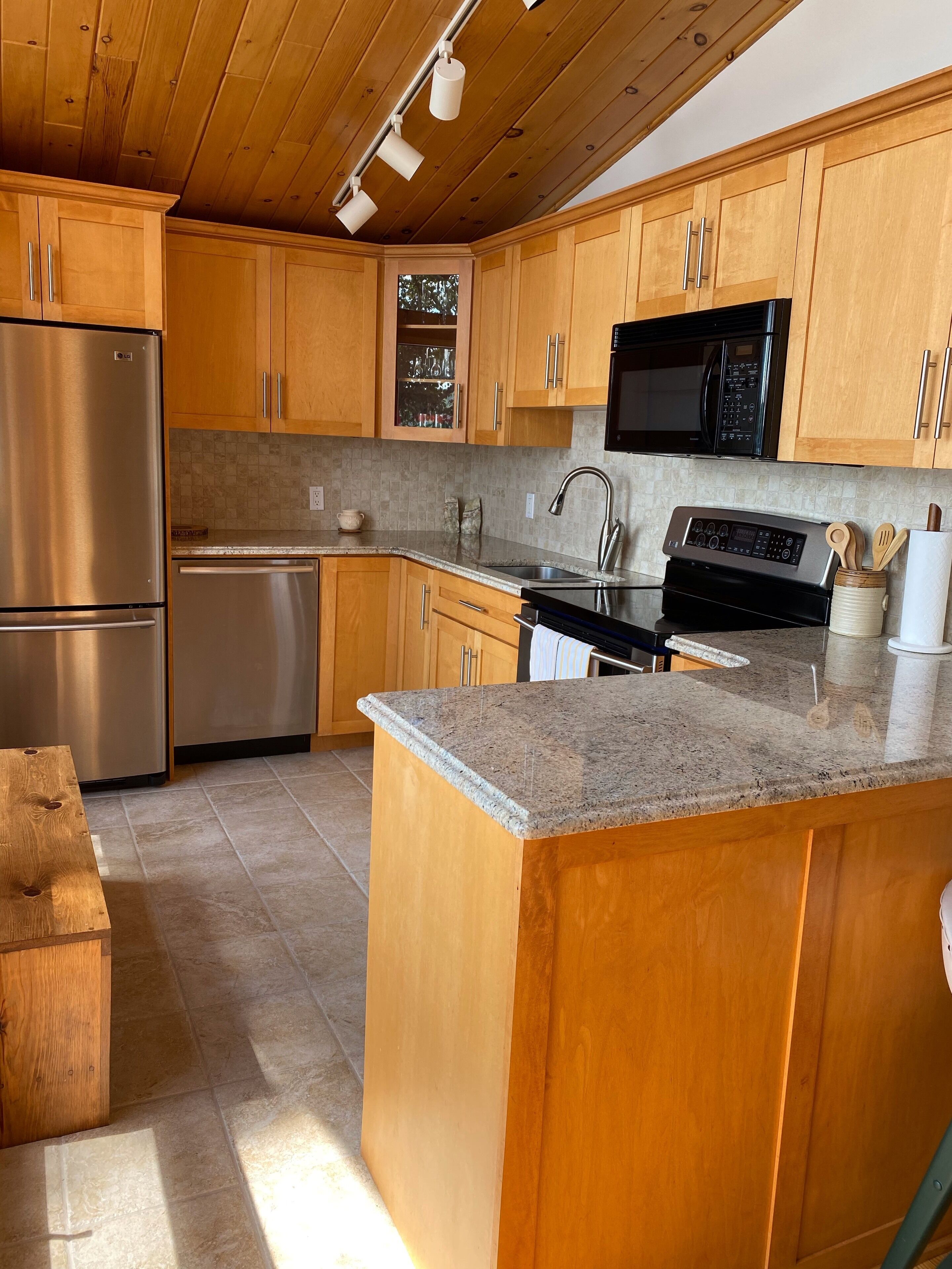 Private and Serene Waterfront Retreat 