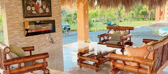 Farm house <br>Warm, cozy and full of charm