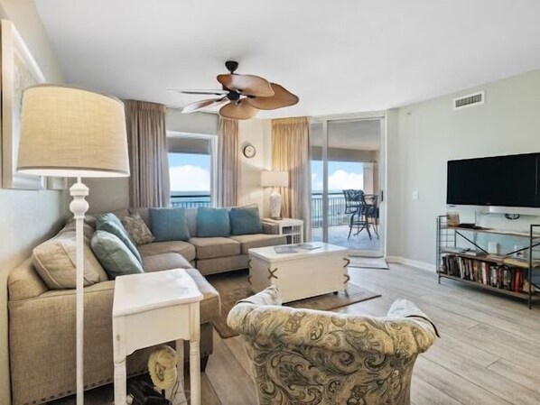 Smart-TV, DVD-Player, Stereoanlage