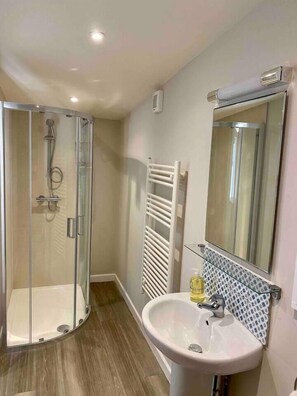 Shower, towels