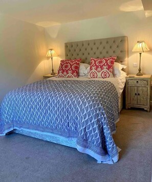 1 bedroom, iron/ironing board, WiFi, bed sheets - Romantic hideaway cottage, near Bridport, Dorset (Bridport)