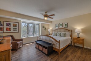 5 bedrooms, iron/ironing board, WiFi, bed sheets