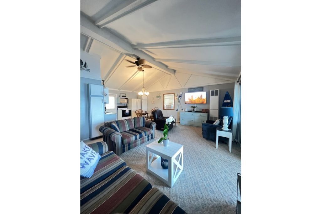 Live & Love Life on the Lake!