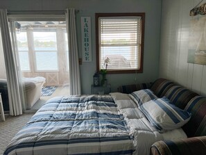 2 bedrooms, iron/ironing board, travel cot, free WiFi