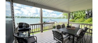 Live & Love Life on the Lake at Sunset Cottage!